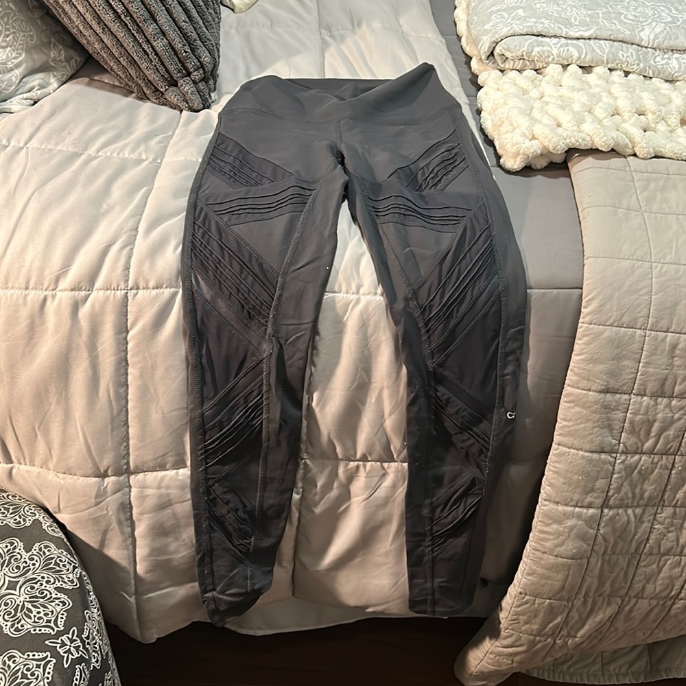 Alo yoga pants
